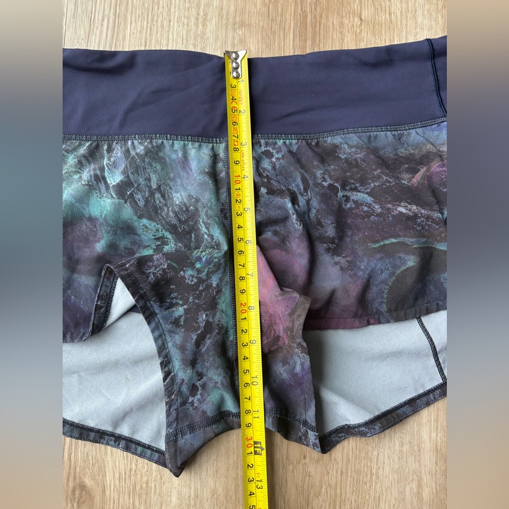 Lululemon Speed Up Short 2.5"
Radiant Multi / Midnight Navy size 8 - Picture 6 of 7